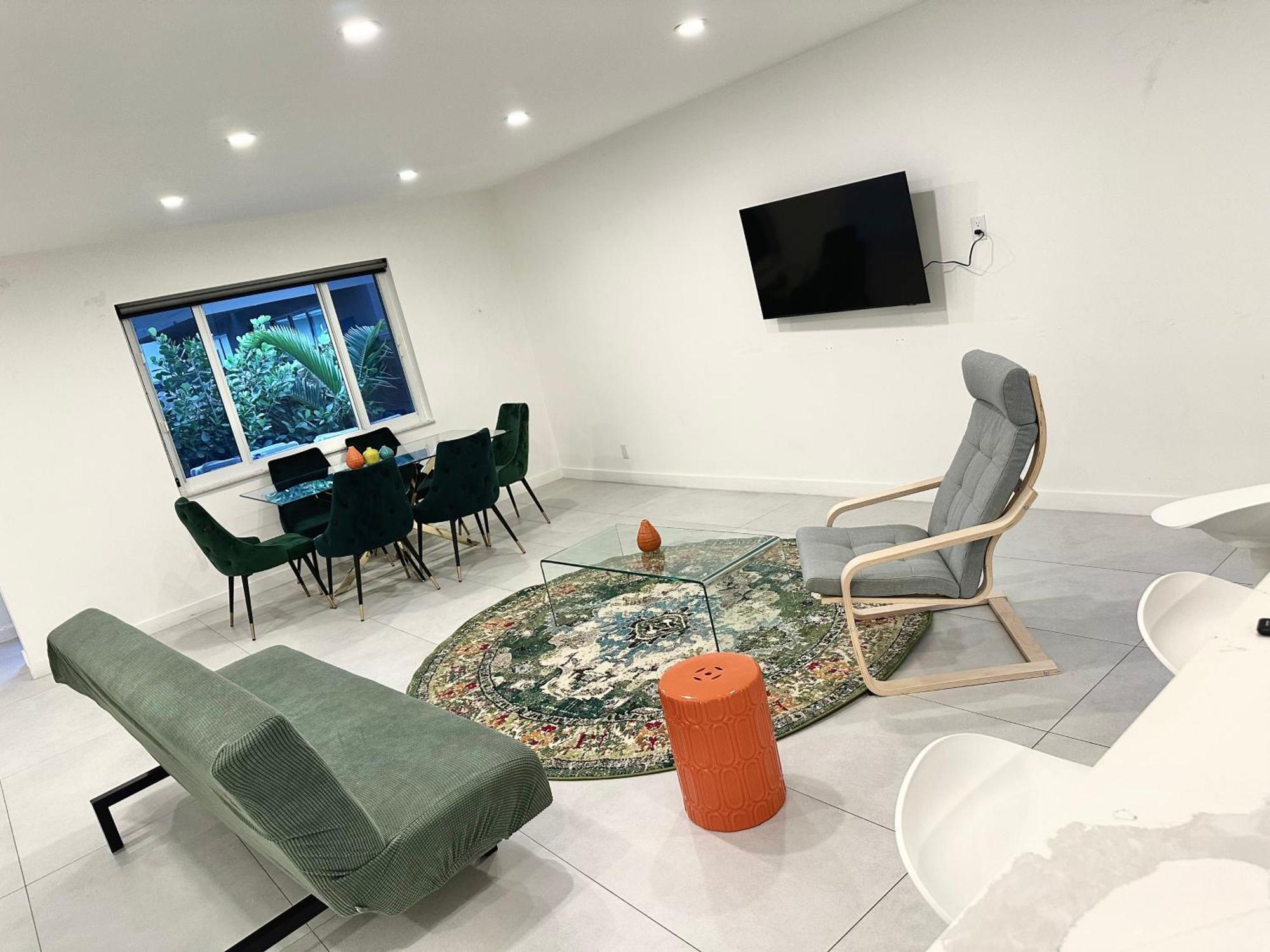 15 Guests Luxury House With Pool & Gazebo! Hébergement de vacances