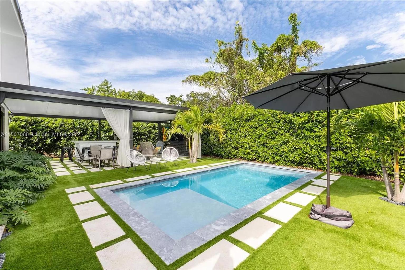 Hébergement de vacances 15 Guests Luxury House With Pool & Gazebo! *
